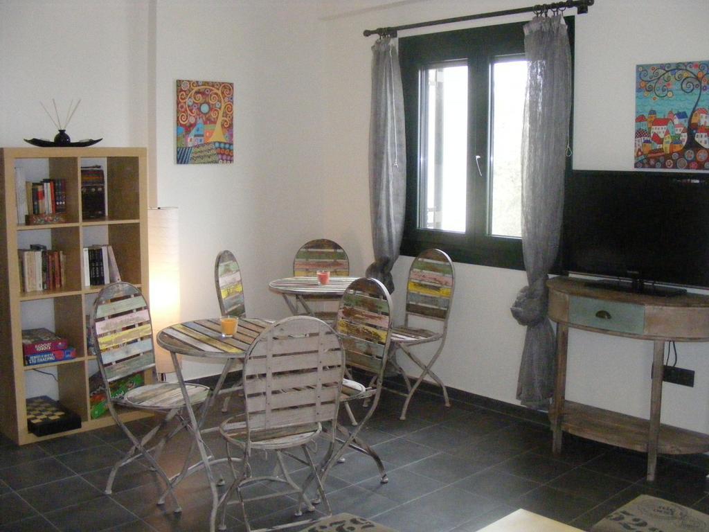 Eri Rooms To Let Raches  Exterior foto